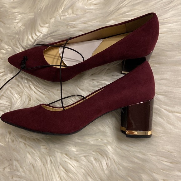 Liz Claiborne very unique women shoes suede and heel 2” size 8M - Picture 5 of 12